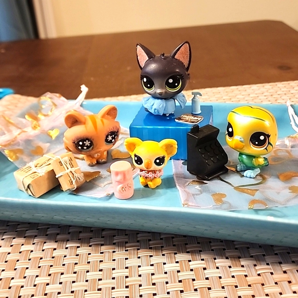 Littlest Pet Shop set, 12 pieces